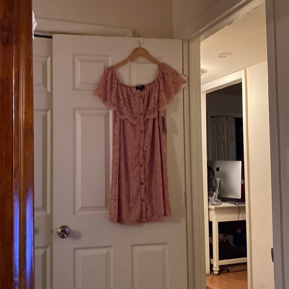 Off the shoulder lace dress - Picture 2 of 8